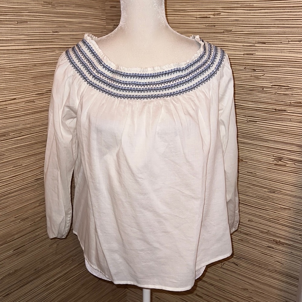 Gap medium off the shoulder white top with blue stitching New with tags nwt! - Picture 2 of 6